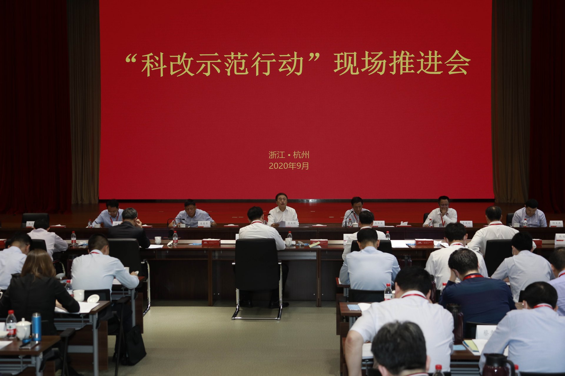 重温习近平总书记2015年视察海康威