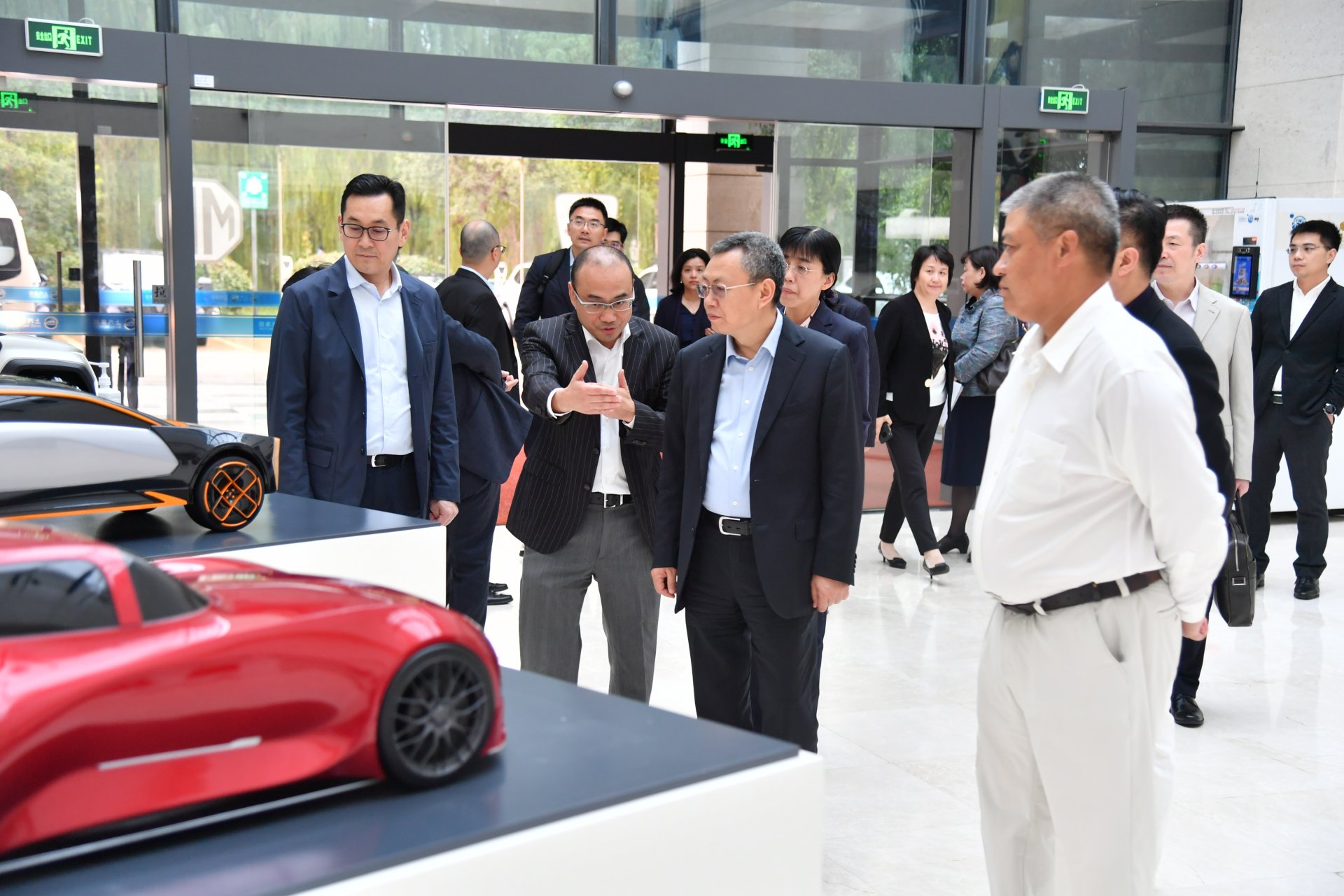 先后听取上海市国资委和中国宝武