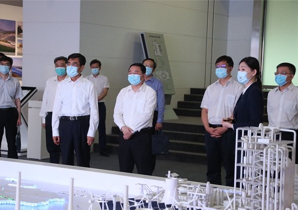 主任郝鹏到中国华能调研并与企业干部职