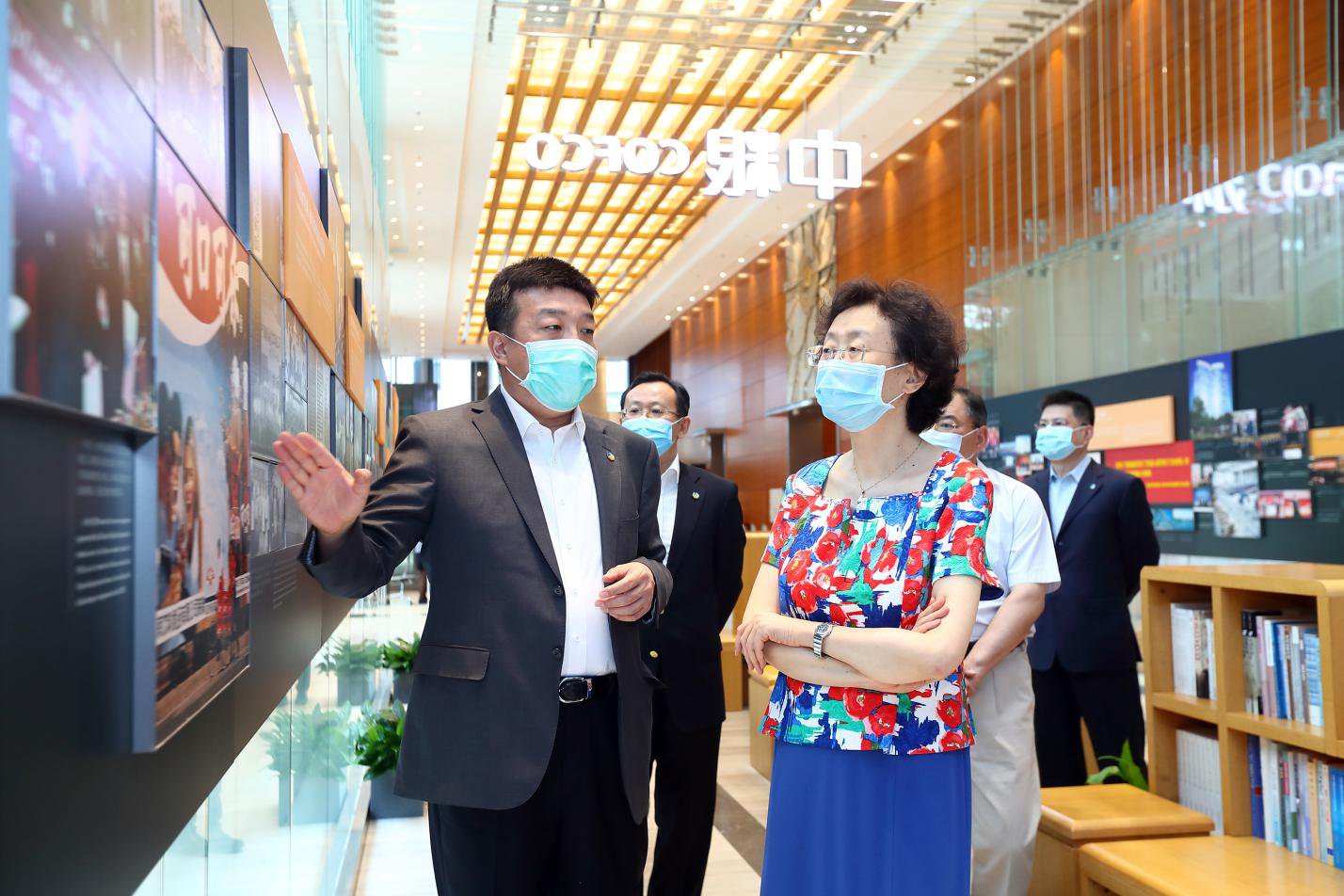 参观中粮历史及产品展示馆