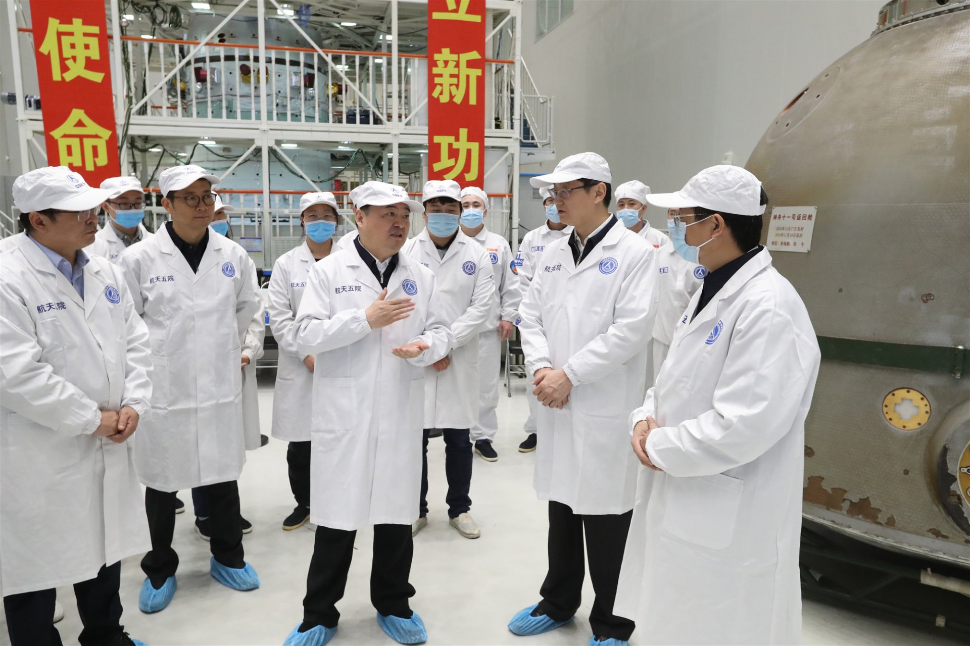 并到航天科技五院主持召开座谈交流会