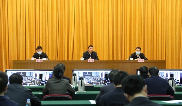 统筹做好疫情防控和复工复产等改革发展工作