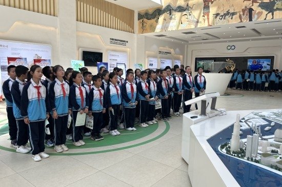 在九游官方版在线入口新人权益讲解员的