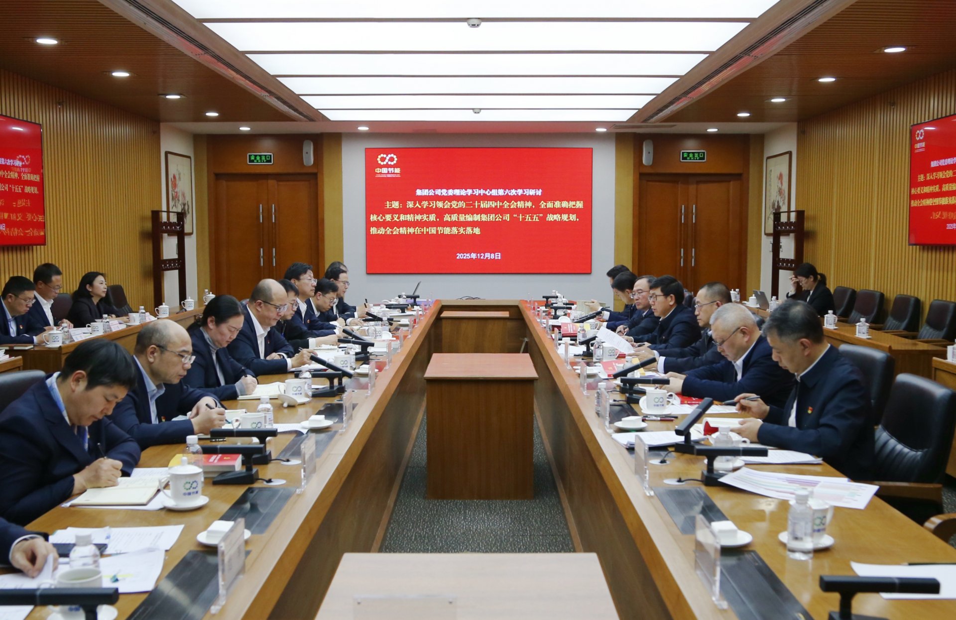 围绕“深入九游官方版在线入口手机版登