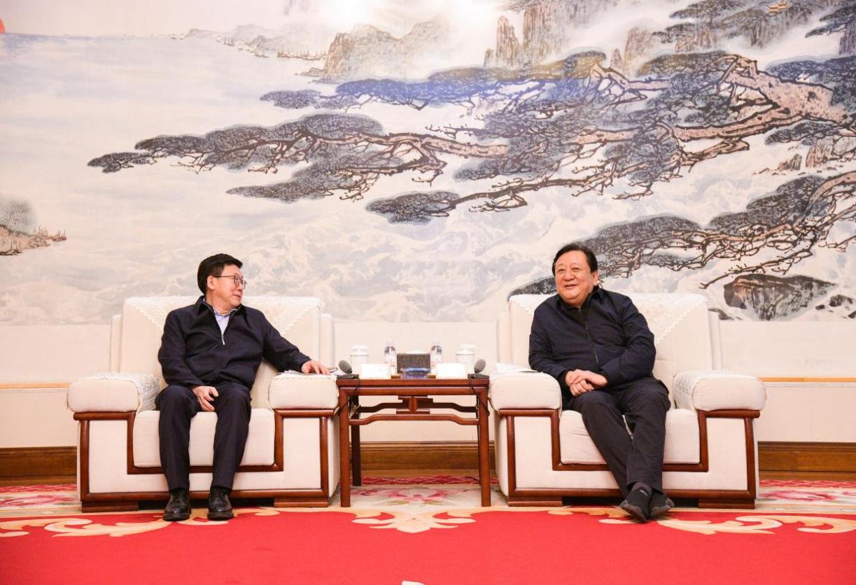 烟台市委书记江成举行工作会谈