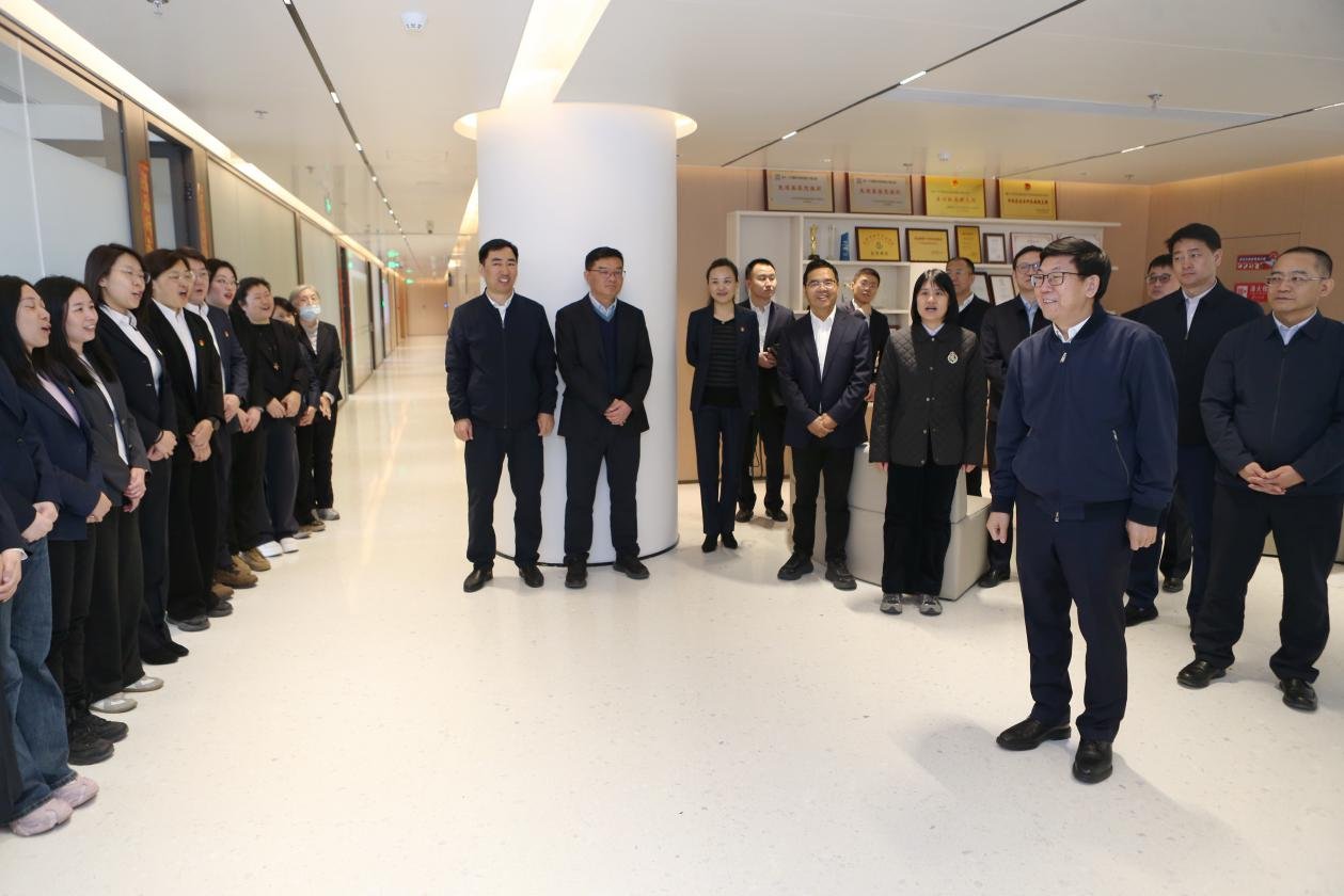 然后兵分两路
