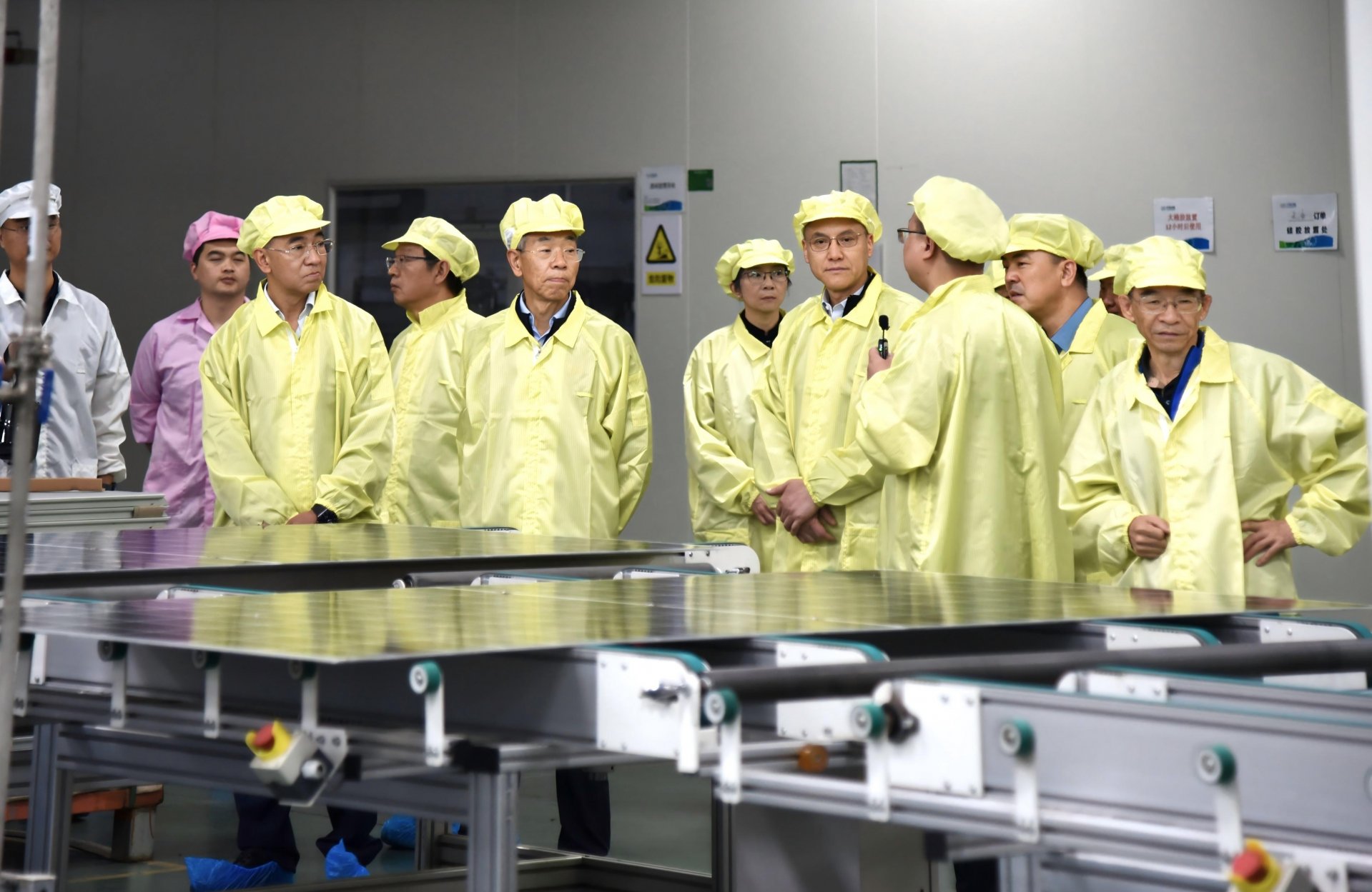 总经理张世荣和外部董事林万里